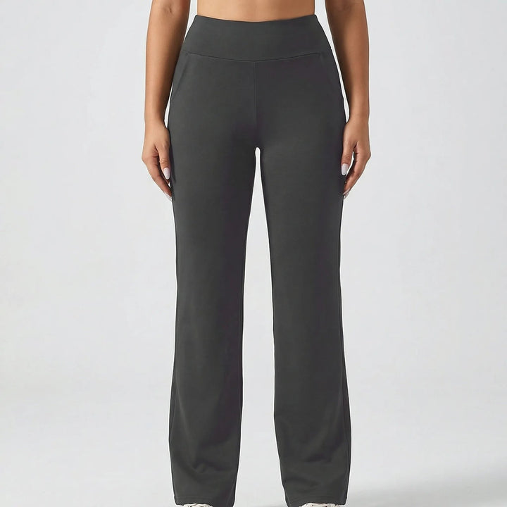 Comfortable Flared Yoga Leggings for Women with High Waist Sporty Silhouette Everyday Stretch Style